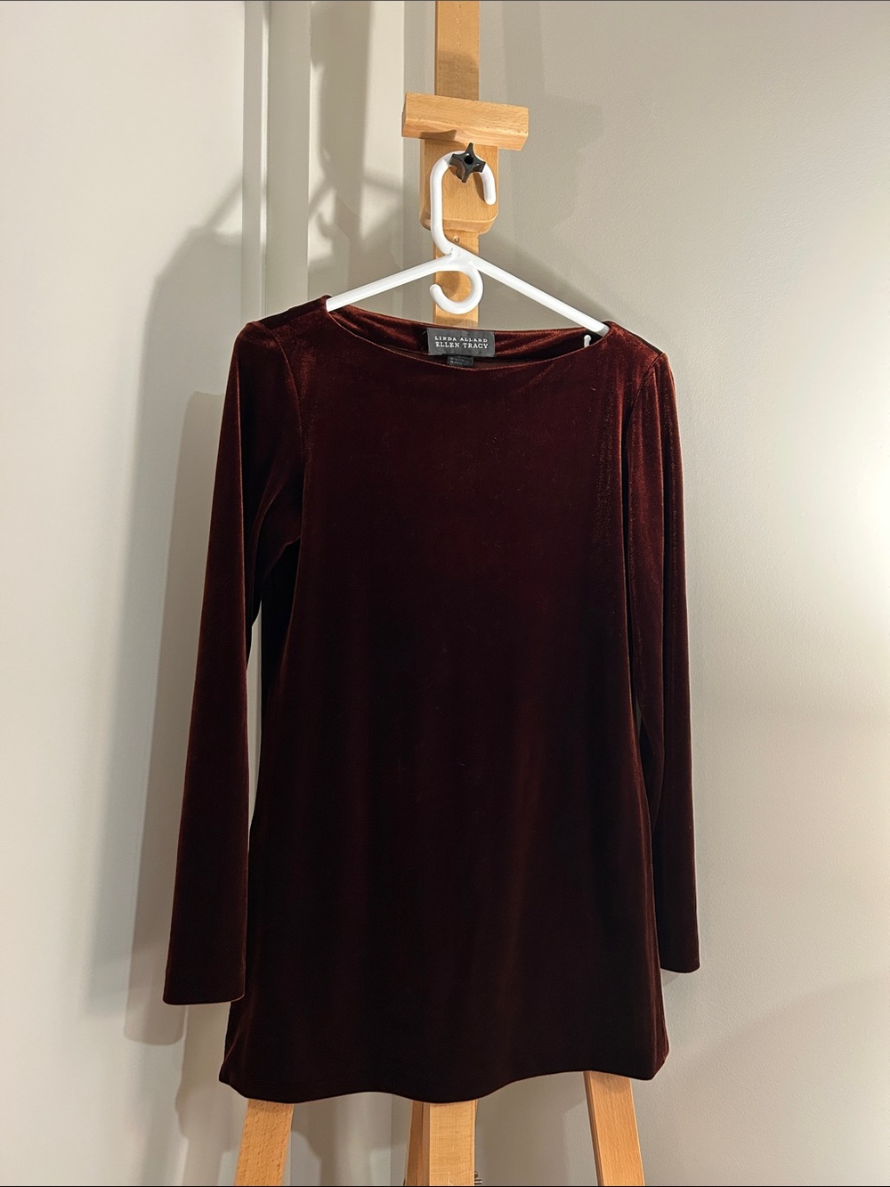 Linda Allard Ellen Tracy Long-Sleeve Velvet Tunic Top in Burgundy